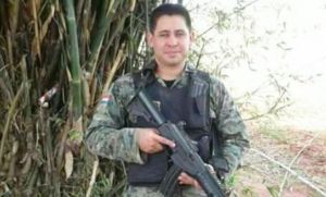 Polic&iacute;a sorprendi&oacute; a compa&ntilde;ero teniendo sexo con su esposa y lo fusil&oacute;