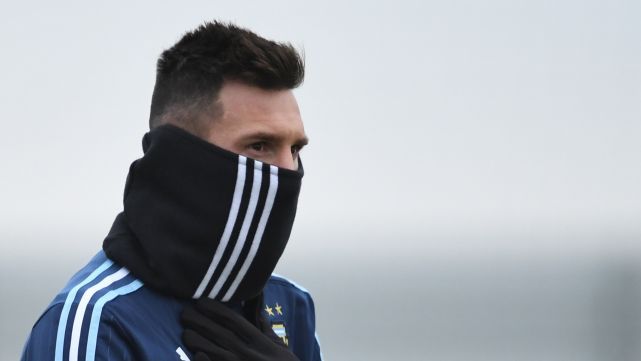 "Pulga" bajo cero: calzas, bufanda y guantes en Rusia