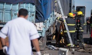 Qued&oacute; atrapada 5 horas junto al?&nbsp;cad&aacute;ver de un camionero