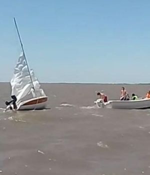 Rescatan a tripulantes de dos embarcaciones en r&iacute;o de Quilmes