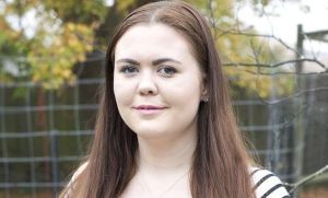 Sus senos no paran de crecer y acab&oacute; pidiendo ayuda para operarse