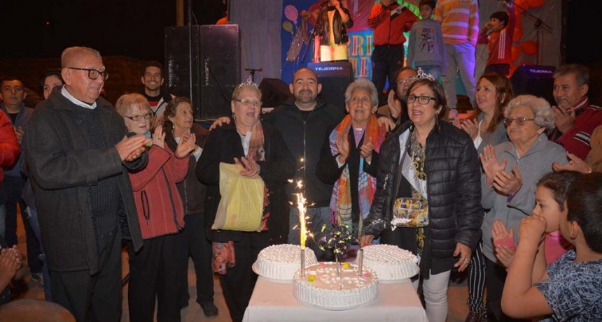 Mirolo acompa&ntilde;&oacute; a los vecinos en los festejos por los 48 a&ntilde;os del barrio Mercantil