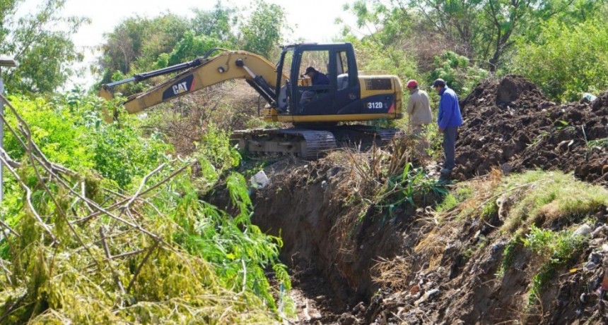 La Municipalidad de La Banda realiza trabajos de limpieza de desagües en el barrio Independencia