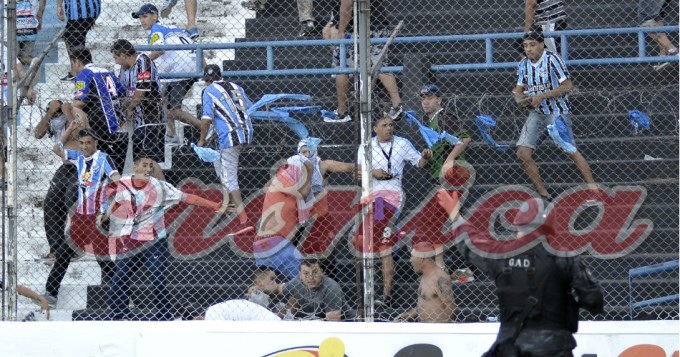  Incidentes Almagro-At. Paran&aacute;: Un jugador herido de bala