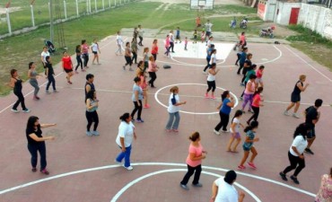 Contin&uacute;an dict&aacute;ndose las clases gratuitas de ritmos latinos en el Club Agua y Energ&iacute;a  