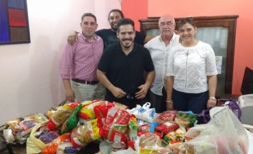  Entregan donaciones recaudadas en un espect&aacute;culo de rock en el Cine Renzi  