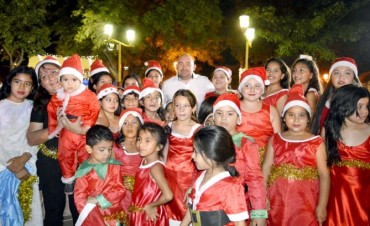  El esp&iacute;ritu navide&ntilde;o invadi&oacute; la Plaza Belgrano con dulces melod&iacute;as