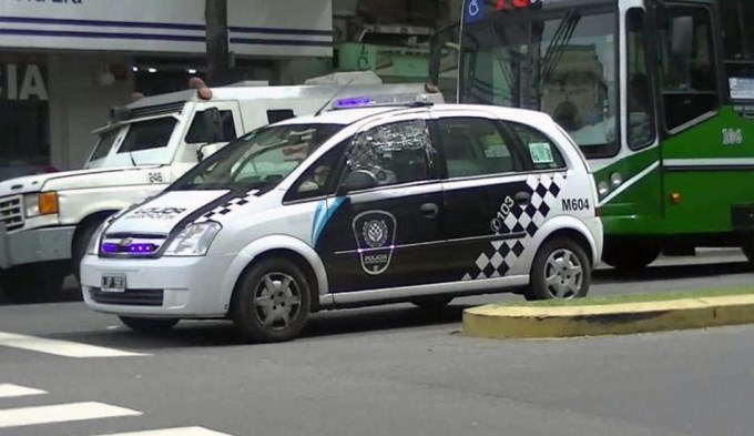 Cami&oacute;n choc&oacute; a siete autos que estaban estacionados