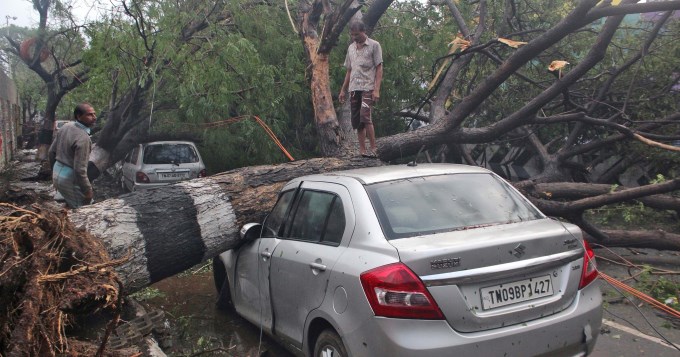 Cicl&oacute;n mata a 10 personas en India 