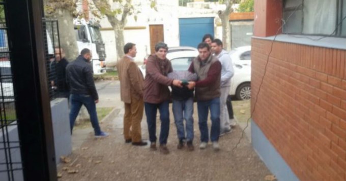 Detienen a depravado mientras violaba a sobrinita