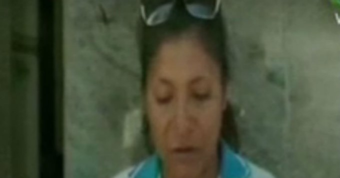 La obligaba a tragar su semen y saliva, y a tajearse las piernas