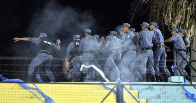 La polic&iacute;a formose&ntilde;a carg&oacute; contra los hinchas de Belgrano 