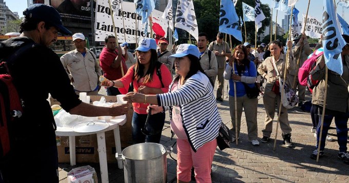 Organizaciones sociales paralizaron el centro con ollas populares