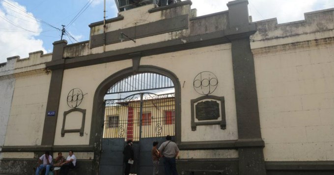 Preso por femicidio estrangul&oacute; a su novia en la c&aacute;rcel y se suicid&oacute;