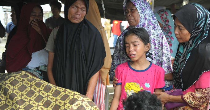 Sismo en Indonesia dej&oacute; 50  muertos 