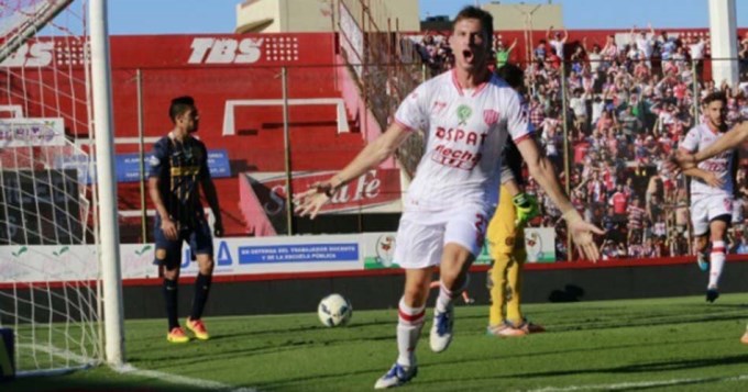 Uni&oacute;n meti&oacute; doblete ante Central