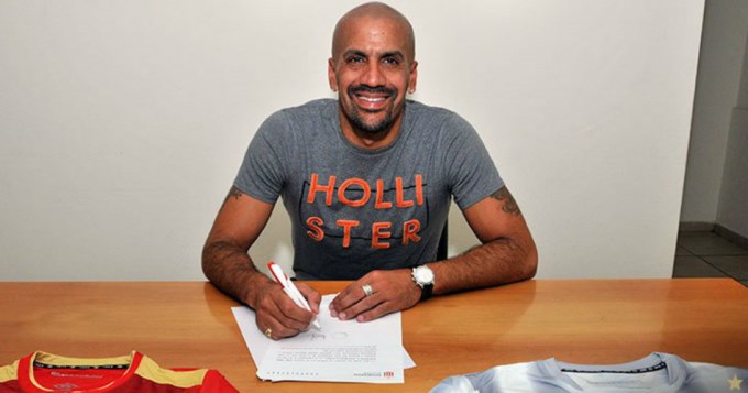 Ver&oacute;n firm&oacute; con Estudiantes y ahora es presidente-jugador