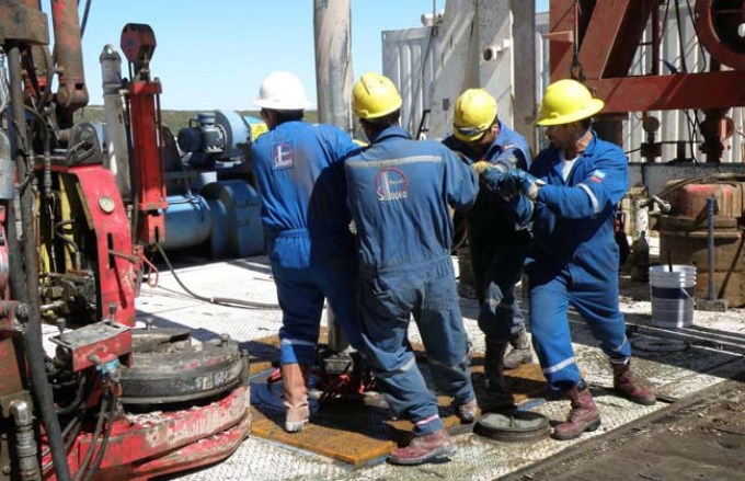 YPF podr&iacute;a despedir a 1600 empleados