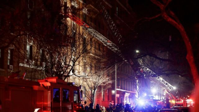 12 muertos en el peor incendio de Nueva York en d&eacute;cadas