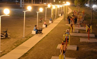 El municipio ampli&oacute; la red de luces led de alta potencia en las principales avenidas