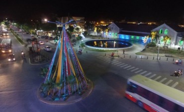 La Banda recibe la Navidad con sus calles y plazas decoradas e iluminadas