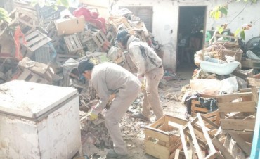La comuna asisti&oacute; a un vecino acumulador compulsivo que estaba en situaci&oacute;n de riesgo
