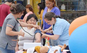Salud Municipal realiz&oacute; un cierre del a&ntilde;o en la Peatonal Sarmiento