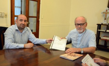El intendente Mirolo se reuni&oacute; con el obispo Bokalic para la donaci&oacute;n de un predio para un templo