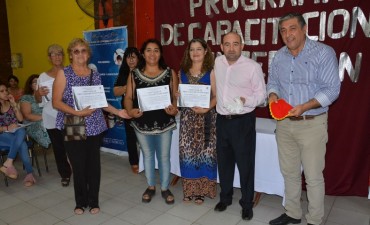 El intendente Mirolo entreg&oacute; certificados a los que participaron de capacitaciones del Programa &ldquo;Mejoro mi vida&rdquo;