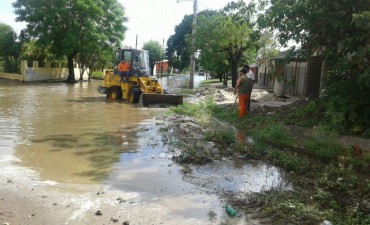 Asistencia, desagote de calles, poda y limpieza fueron las tareas que desarroll&oacute; el comit&eacute; de emergencia durante todo el d&iacute;a