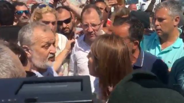 As&iacute; se enfrent&oacute; Vidal al reclamo de un grupo de guardavidas 