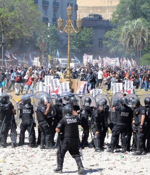 Seis horas de "guerra" en la Ciudad