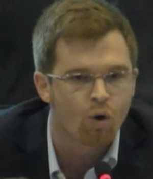 "Si quieren la guita, los acompa&ntilde;o a Ezeiza o Marcos Paz"