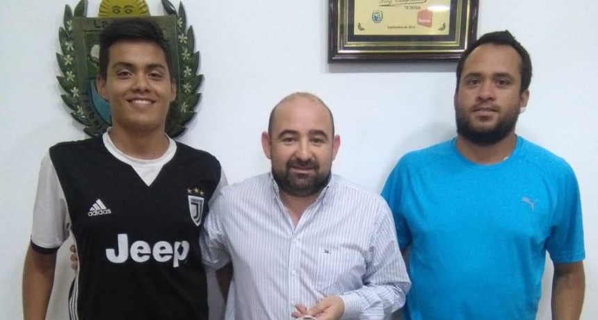 Jugadores de Chacarita del Sud que participaron en los Evita 2018 visitaron al intendente Mirolo