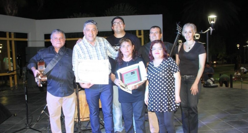 DISTINGUIERON A JOVITA SUBIRE POR SUS 50 A&Ntilde;OS DE TRAYECTORIA EN EL FOLCLORE